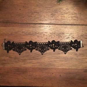 Black lace choker